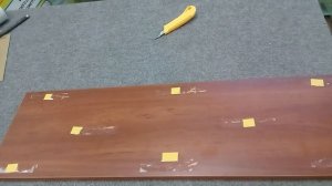 Наклейка зеркала на ДСП (дверца шкафчика ванной).