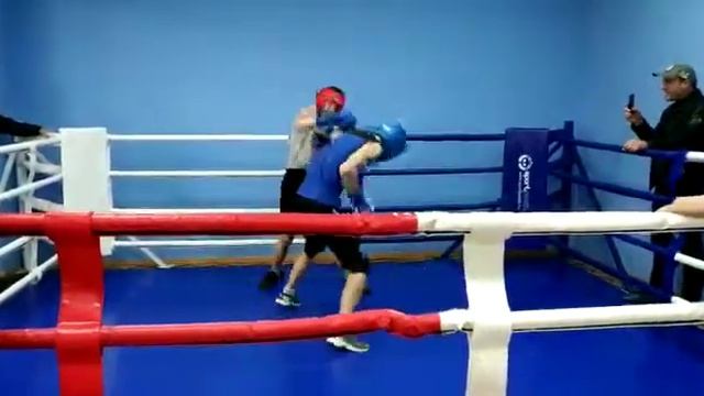 Любительский бокс 64кг vs 75кг Раунд 2 смотреть онлайн