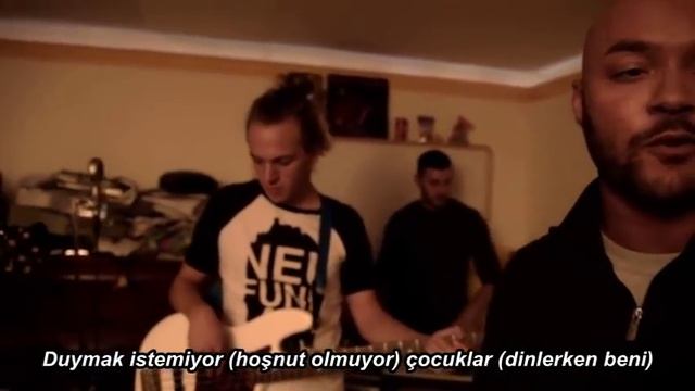 AnnenMayKantereit & K.I.Z. - Hurra Die Welt Geht Unter (Türkçe Çeviri)