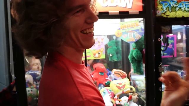 Shopping Out Of People's Carts On Black Friday! смотреть онлайн