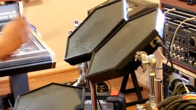 Simmons SDSV - testing for '80s Italo style смотреть онлайн