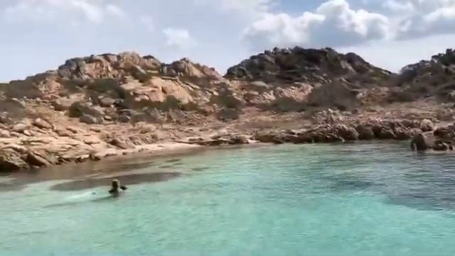 #Италия #Сардиния Природные бассейны в архипелаге Ла Маддалены. смотреть онлайн