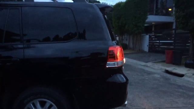 Toyota Land Cruiser 200 4.5L V8 twin turbo diesel King Brown dual 2.5" exhaust смотреть онлайн