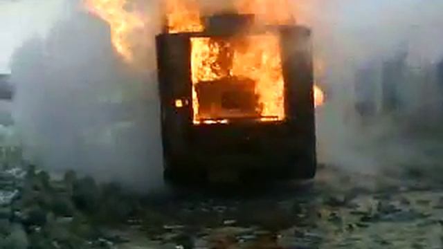 Пожар в Целеево. Горят две фуры с амбипЮром.MP4 смотреть онлайн