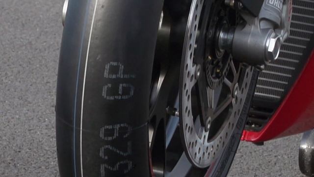Ducati Panigale V4S - 2019 Review смотреть онлайн