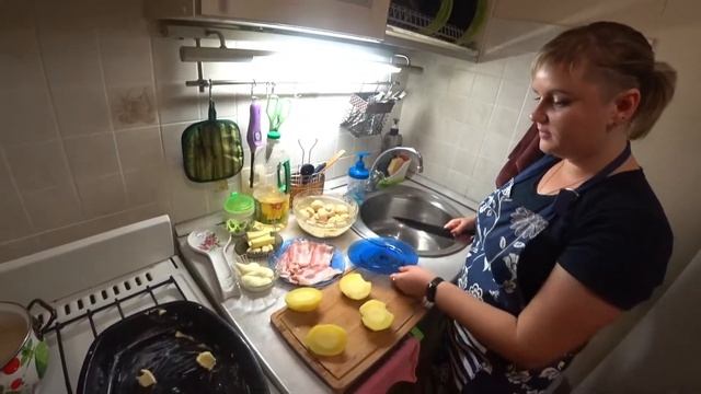 Запеченный картофель с сыром в беконе