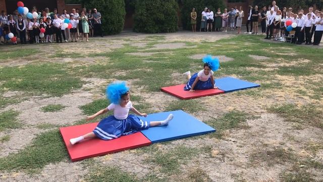 Танец на День Знаний смотреть онлайн