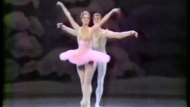 NUTCRACKER PAS DE DEUX (Balanchine)