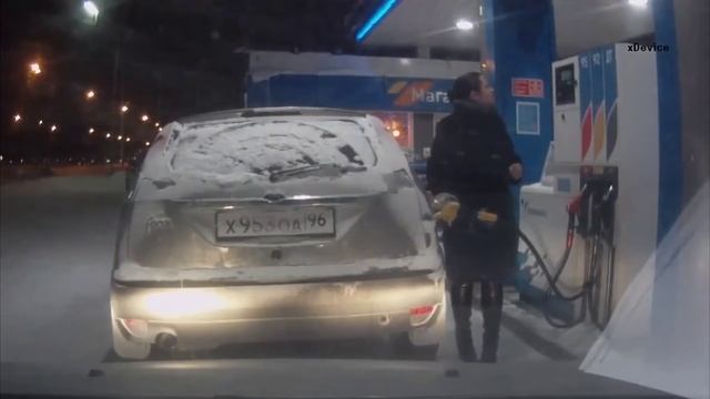 Подсветила бензобак зажигалкой смотреть онлайн