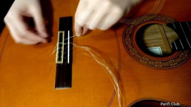 Как поменять (поставить) струны на классической гитаре смотреть онлайн