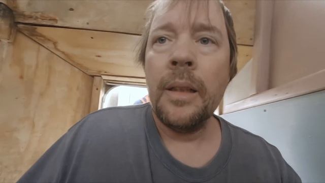 Replacing Glow Plugs on Fish Tale Generator! смотреть онлайн