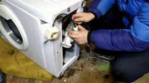 Стиральная машина Атлант не сливает воду.