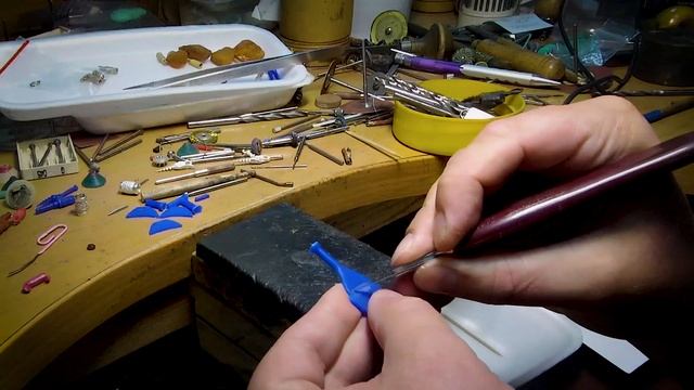 Изготовление восковок и сборка "ёлки" | Ювелирное литьё серебра по выплавляемым формам | Часть 1 смотреть онлайн