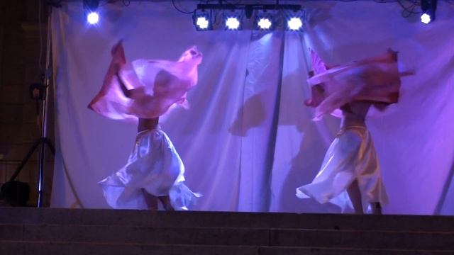 Esibizione Danza Orientale - Fan Veils - piazza d'Italia Sassari смотреть онлайн