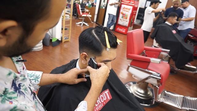 Bikin Pola Sesuai Garis Natural Rambut | Side Part Haircut смотреть онлайн