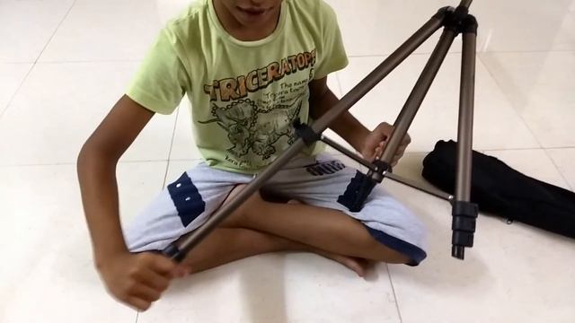 AmazonBasics 50-Inch Lightweight Tripod with Bag | Unboxing смотреть онлайн