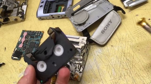 Извлечение видео кассеты из видео камеры смотреть онлайн