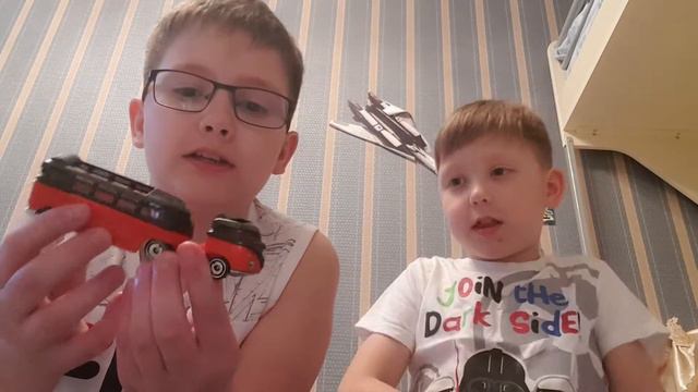 Папа стал добрым и купил нам HotWhells! смотреть онлайн