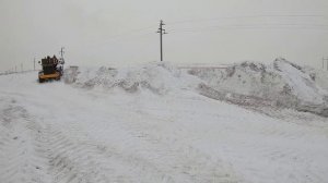 К-700А и К-701 на расчистке снега. Каждый день заметает дороги.