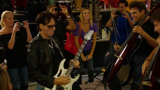 2CELLOS - Highway To Hell feat. Steve Vai [OFFICIAL VIDEO] [qfGggAGITwg] смотреть онлайн