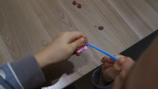 Плетение вишенок из резинок на рогатке смотреть онлайн