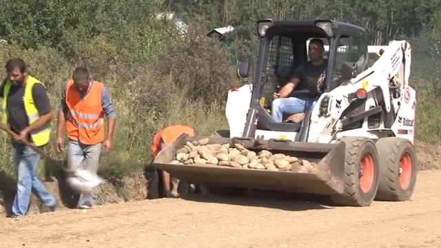 В Ангарском округе продолжается ремонт подъездов к садоводствам смотреть онлайн