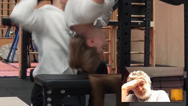 Девушка первый раз на турнике // Тренировка у рекордсмена Гиннеса Виктор Наббок смотреть онлайн