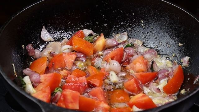 வெந்தய குழம்பு இப்படி செய்யுங்க எல்லாரும் விரும்பி சாபிடுவாங்க | Vendhaya Kuzhambu Recipe In Tamil смотреть онлайн