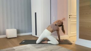 Улучшить подвижность позвоночника и снять напряжение с мышц спины. Комплекс из положения русалка