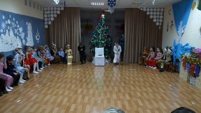 Новогодний утренник смотреть онлайн