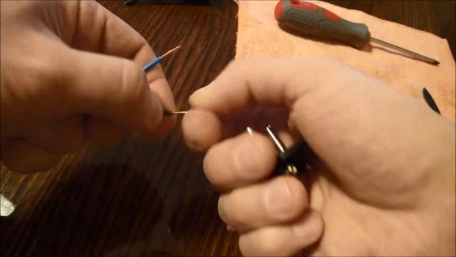 замена штепсельной вилки или если переломился электрический шнур как заменить вилку! смотреть онлайн