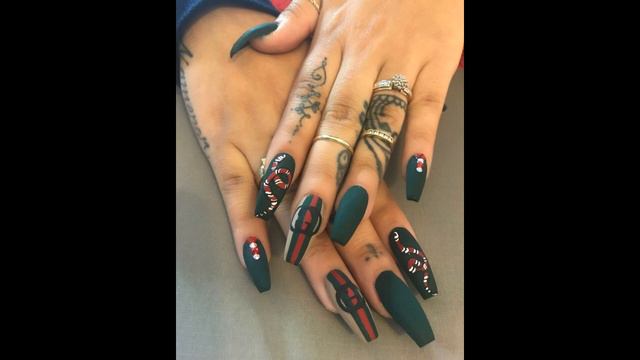 gucci nails-Easy Gucci Nail Art-Gucci Pink and White Acrylic Nails-GUCCI Inspired Nail Art смотреть онлайн