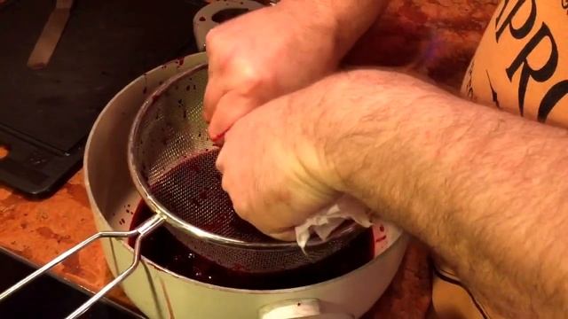 Давим свекольный сок смотреть онлайн