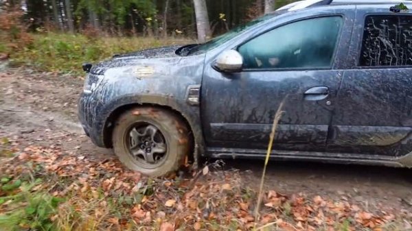 Dacia Duster 4x4 vs Mud Forest Off Road 2022