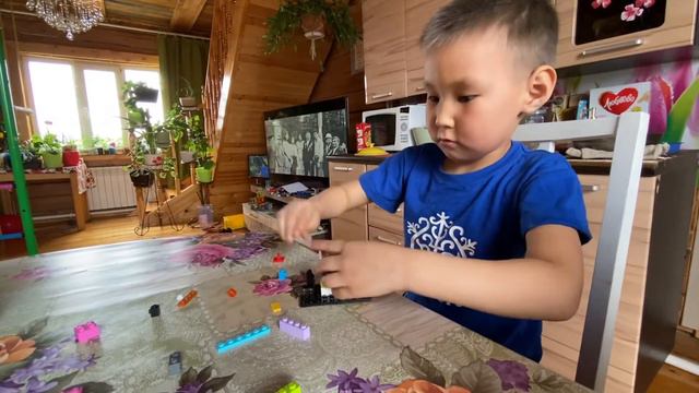 Танк Лего кв44