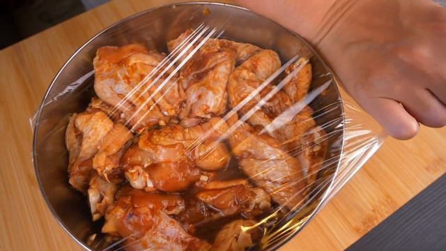 Der Koch Hat Mir Beigebracht, Wie Man Knusprige Hähnchenflügel Zubereitet! Sehr Lecker Und Einfach.