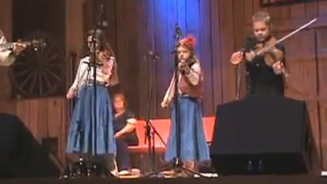 Renfro Valley 2011 Brett Dudenhoeffer, Cheyenne and Madison Dalton смотреть онлайн