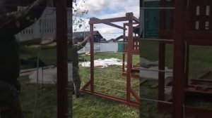 Как натянуть верёвочную сетку на  игровом комплексе.