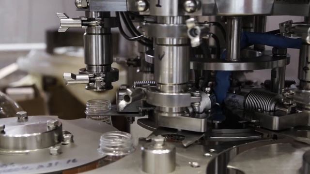 Триблок ТФ-1000: оборудование для розлива продукции в бутылки смотреть онлайн