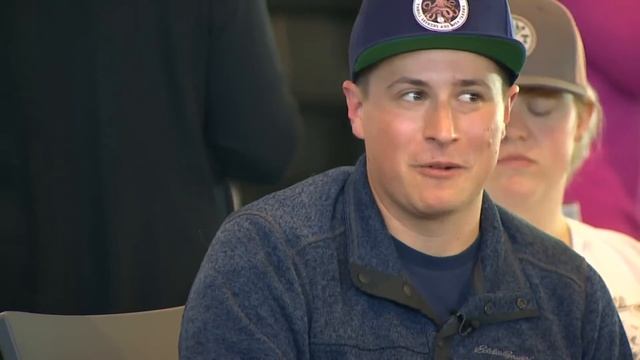 'Very unusual' Seattle airport experience forces long line of travelers into parking garage смотреть онлайн