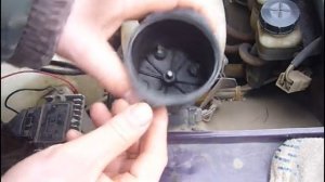 Не заводится ваз 2107. Наглядно показываю как пробивает крышку трамблера и как ее проверить