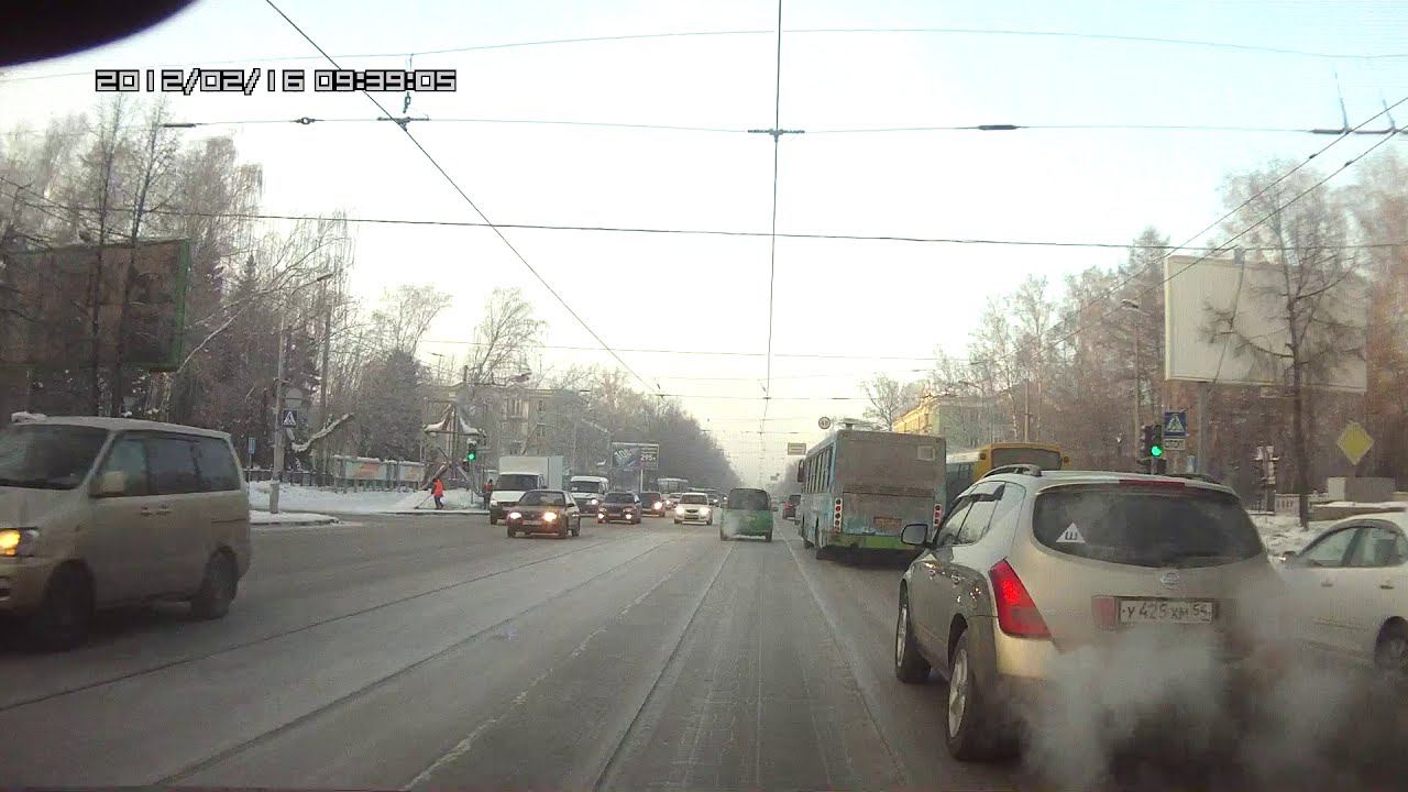 Гонки автобусников / один оторвал другому зеркало смотреть онлайн