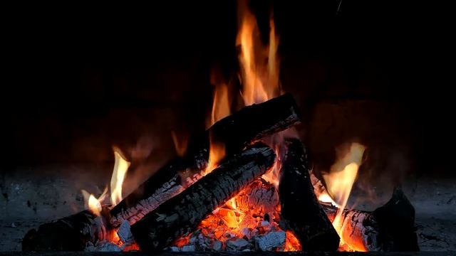 Звук костра. Камин. Ночной костер. Пламя. Огонь. Дрова. Горящий костер. Угли в камине. Вид огня. смотреть онлайн