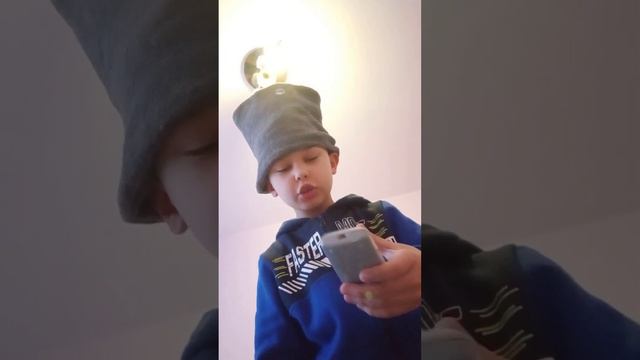 вот почему девочки ходят в туалет толпой смотреть онлайн