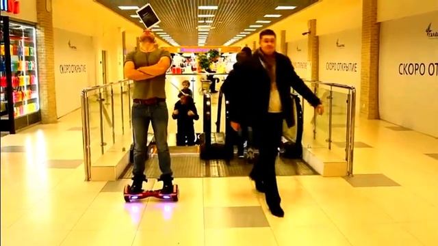 Мальчик разбил айпад Holding the iPad's the balance. смотреть онлайн