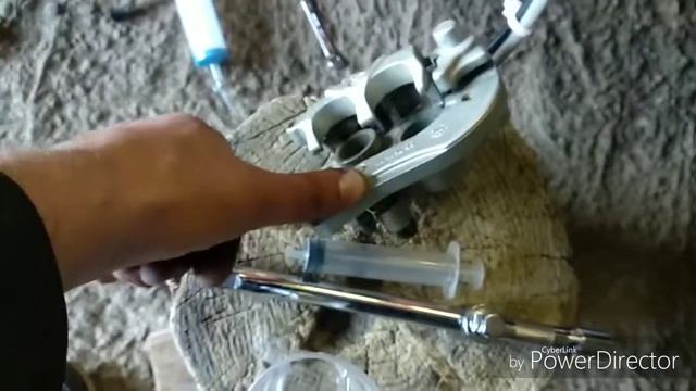 Меняю колодки и тормозную жидкость на своем KTM смотреть онлайн