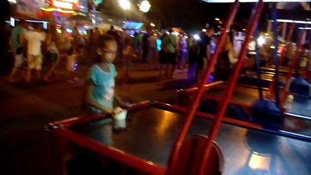 Аэрохоккей в лунапарке смотреть онлайн