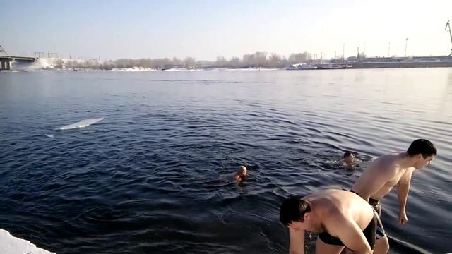 Зимнее купание в Енисее #10 -15 смотреть онлайн