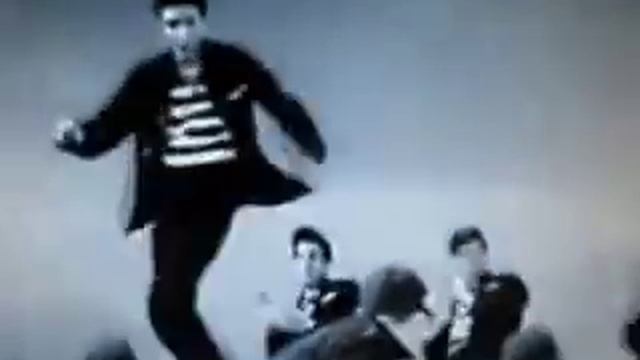 Elvis - A Little Less Conversation смотреть онлайн