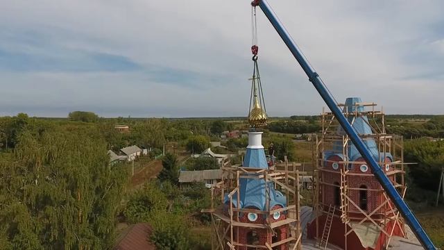 Купола, барабаны и кресты с шарами для Казанского храма в селе Вторые Левые Ламки смотреть онлайн
